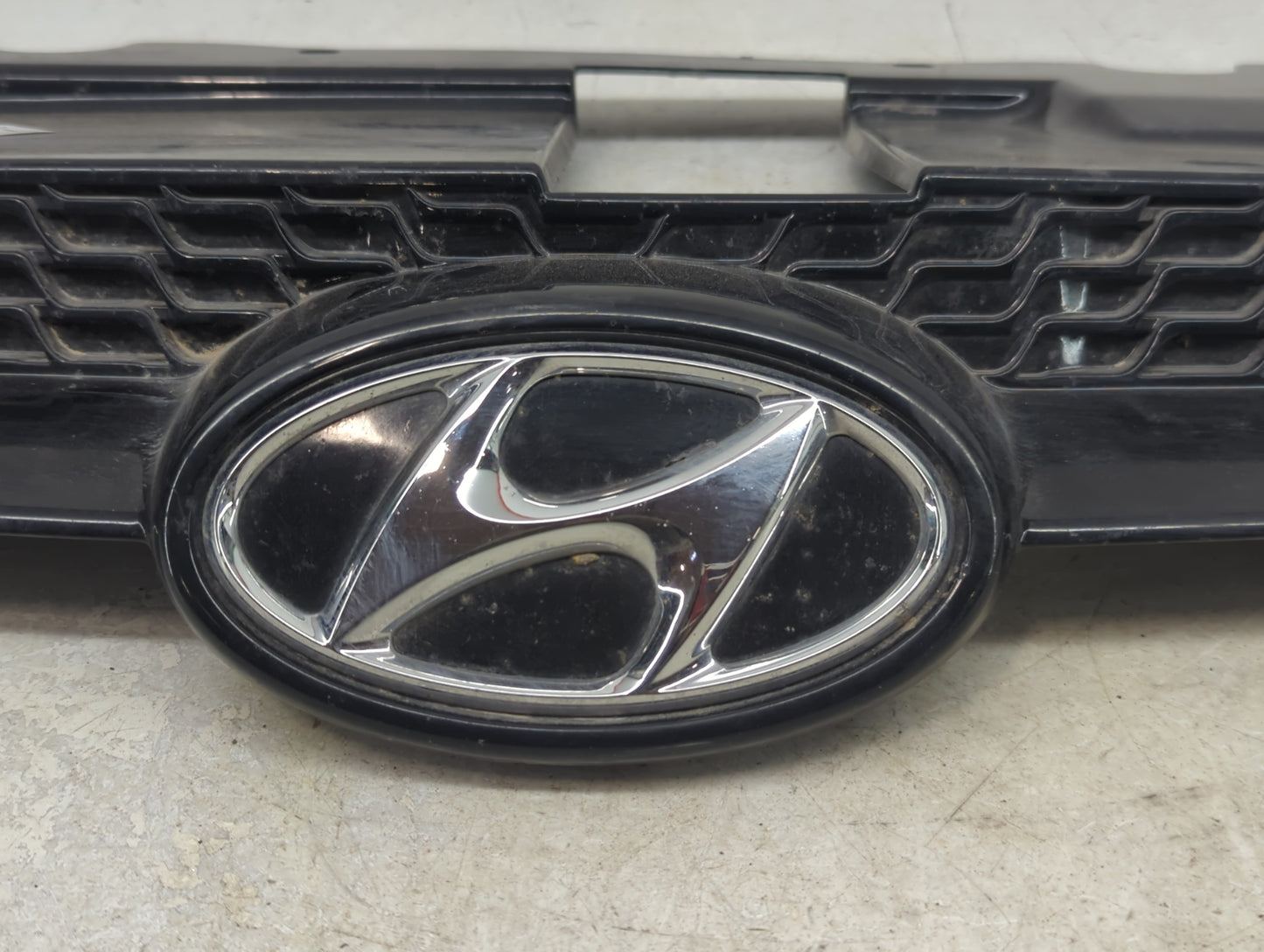 2013 Hyundai Tucson Front Grille Bumper Not Included - Oemusedautoparts1.com