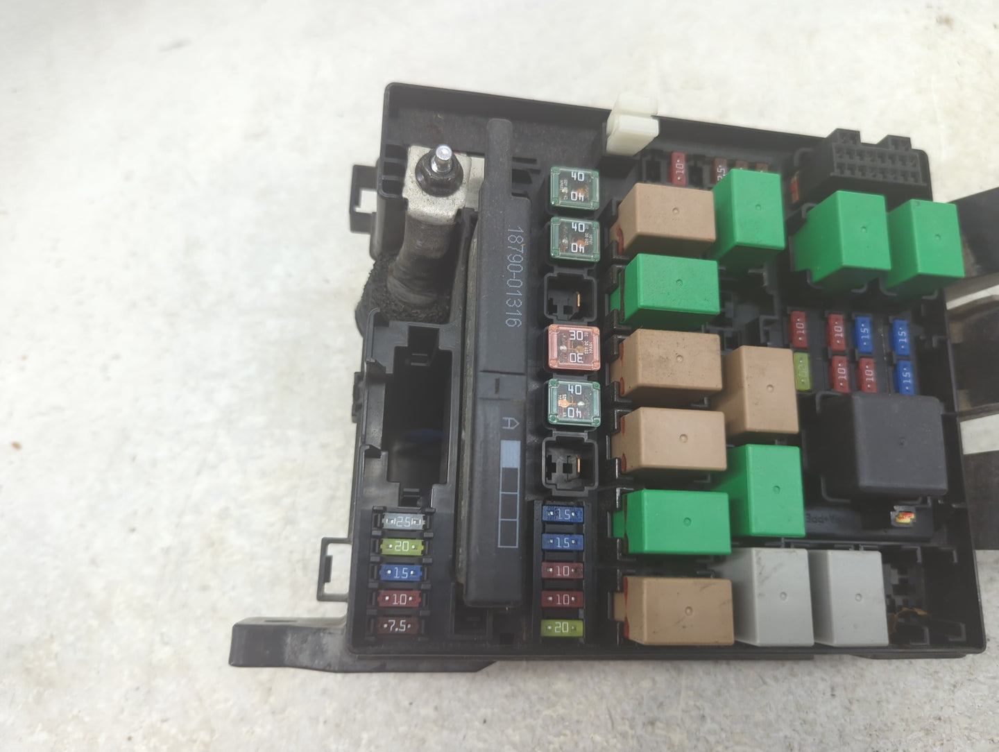 2011-2013 Hyundai Tucson Fusebox Fuse Box Panel Relay Module P/N:91402 2S054 Fits Fits 2011 2012 2013 OEM Used Auto Parts - 