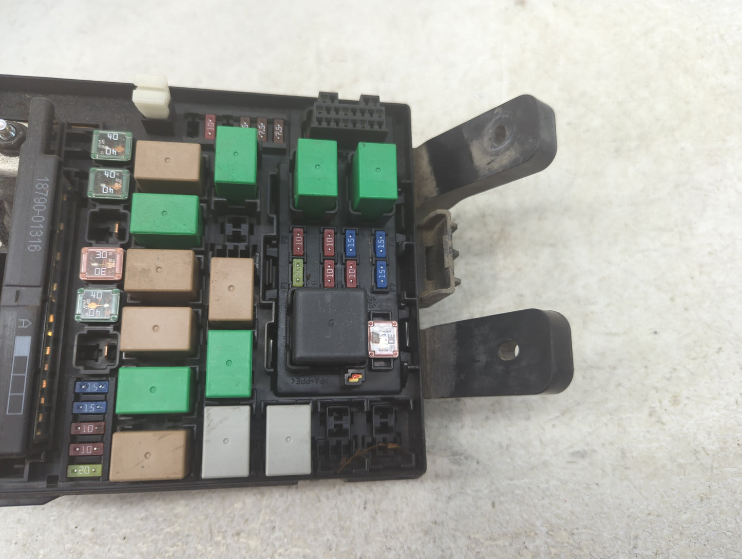 2011-2013 Hyundai Tucson Fusebox Fuse Box Panel Relay Module P/N:91402 2S054 Fits Fits 2011 2012 2013 OEM Used Auto Parts - 