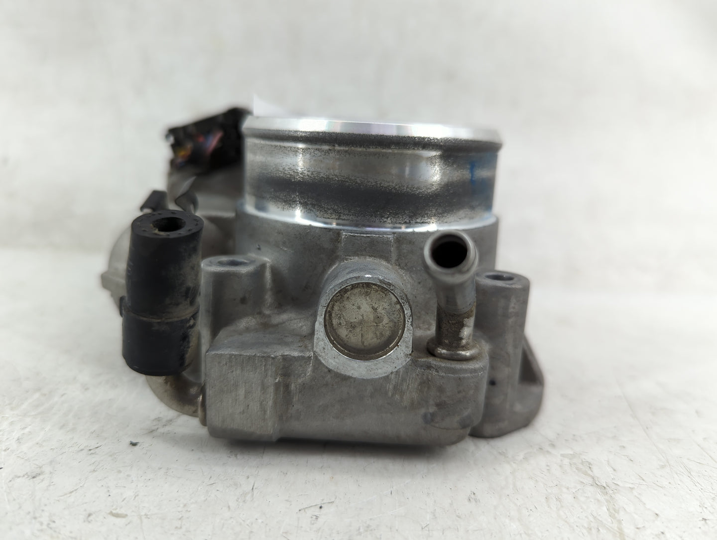 2010-2013 Hyundai Tucson Throttle Body P/N:35100-25400 Fits Fits 2006 2007 2008 2009 2010 2011 2012 2013 OEM Used Auto Parts