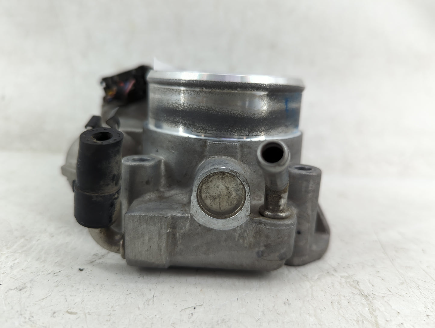 2010-2013 Hyundai Tucson Throttle Body P/N:35100-25400 Fits Fits 2006 2007 2008 2009 2010 2011 2012 2013 OEM Used Auto Parts