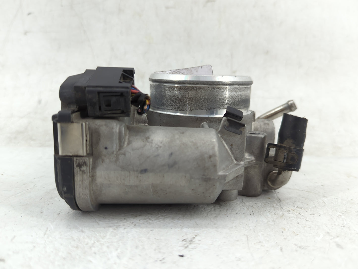 2010-2013 Hyundai Tucson Throttle Body P/N:35100-25400 Fits Fits 2006 2007 2008 2009 2010 2011 2012 2013 OEM Used Auto Parts