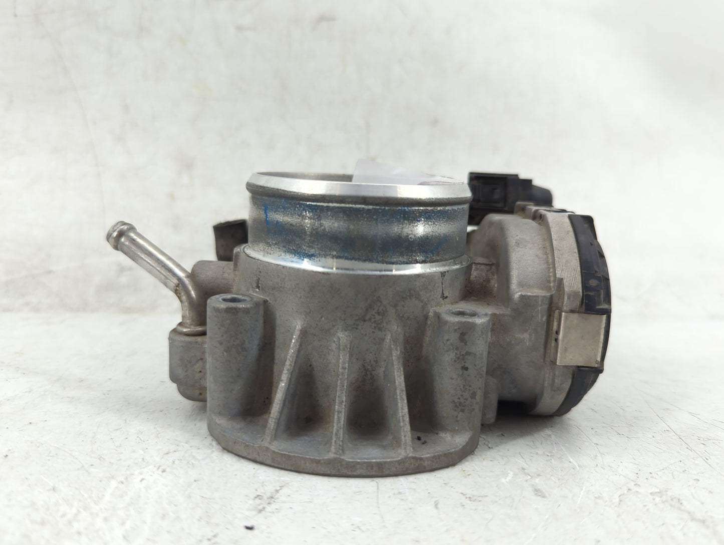2010-2013 Hyundai Tucson Throttle Body P/N:35100-25400 Fits Fits 2006 2007 2008 2009 2010 2011 2012 2013 OEM Used Auto Parts