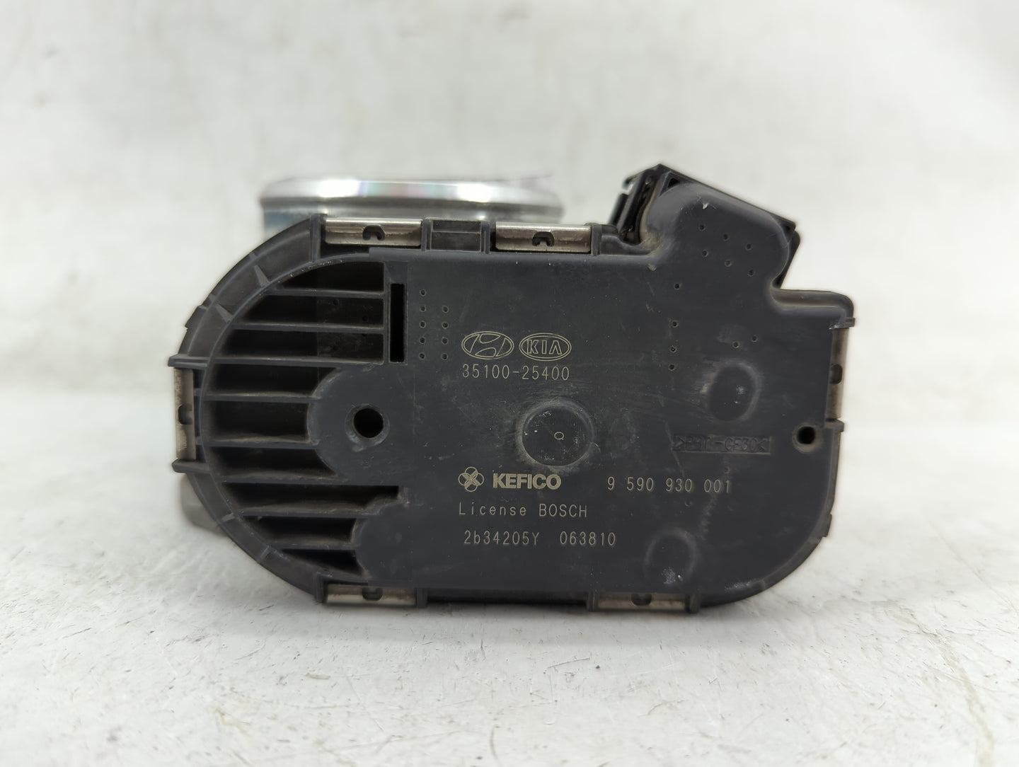 2010-2013 Hyundai Tucson Throttle Body P/N:35100-25400 Fits Fits 2006 2007 2008 2009 2010 2011 2012 2013 OEM Used Auto Parts
