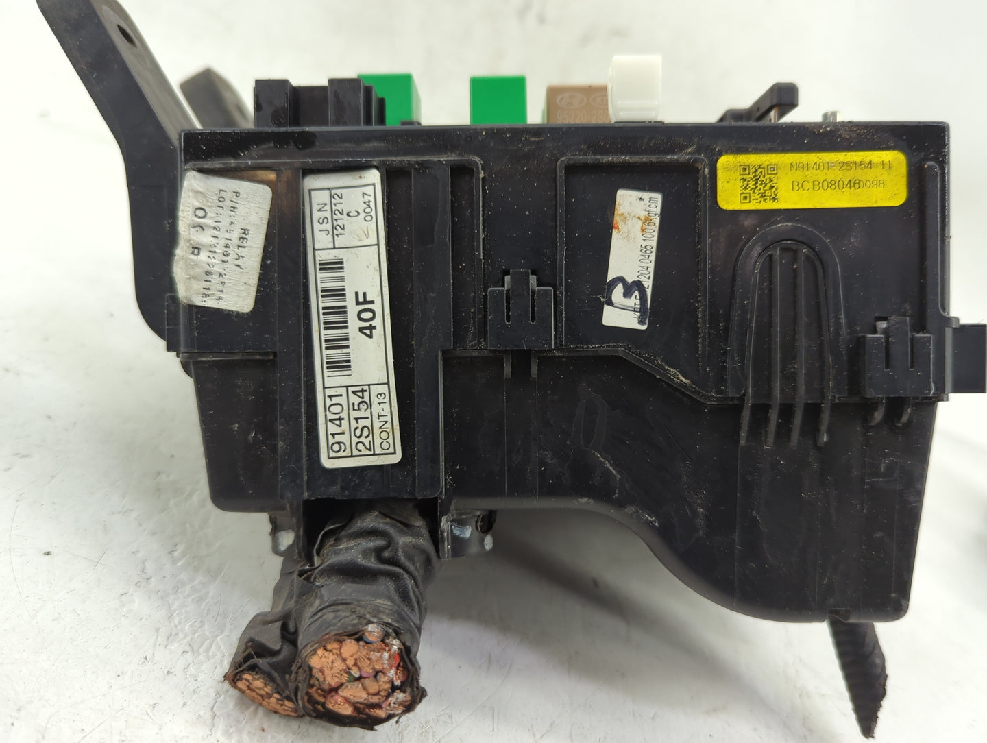 2011-2013 Hyundai Tucson Fusebox Fuse Box Panel Relay Module P/N:91401 2S154 91402 2S054 Fits Fits 2011 2012 2013 OEM Used A