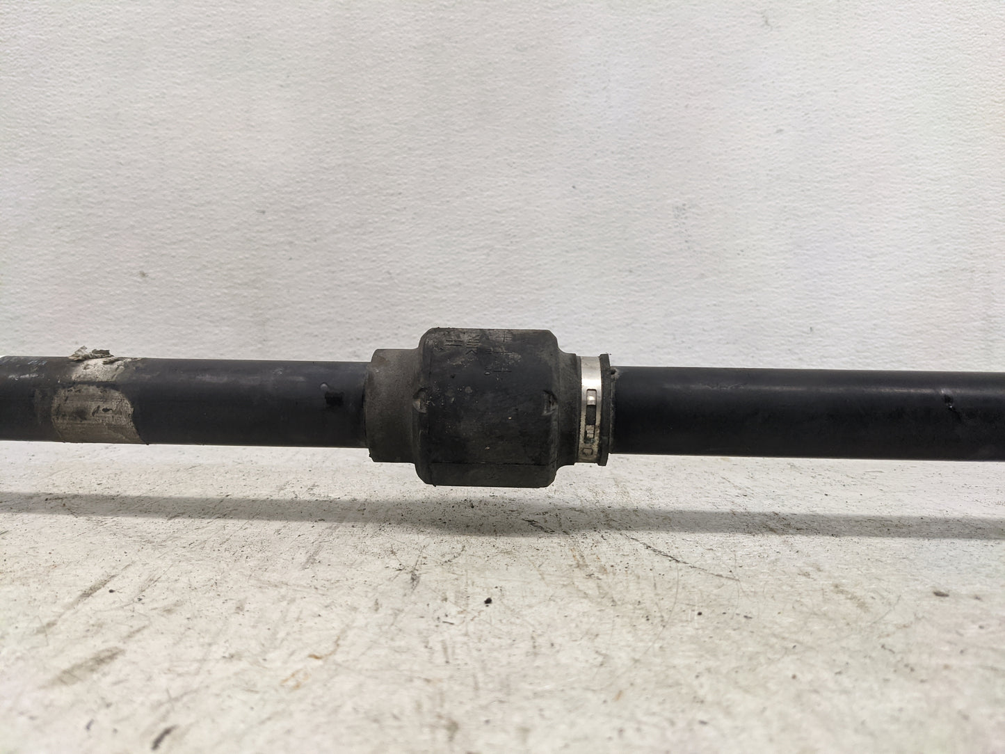 2010-2013 Hyundai Tucson Axle Shaft Front Passenger Cv C/v - Oemusedautoparts1.com