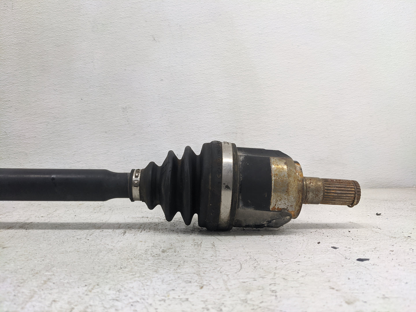 2010-2013 Hyundai Tucson Axle Shaft Front Passenger Cv C/v - Oemusedautoparts1.com