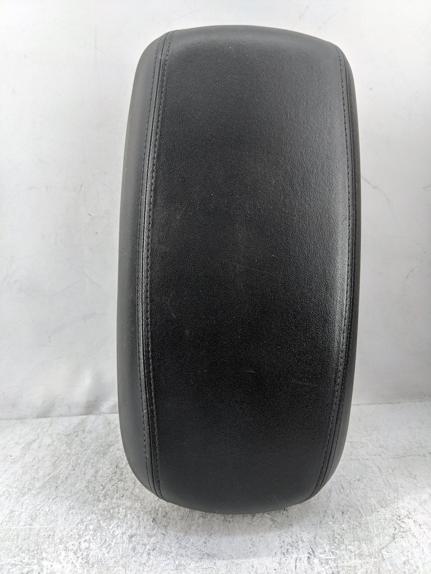 2013 Hyundai Tucson Center Console Armrest Cover Lid Fits OEM Used Auto Parts - Oemusedautoparts1.com