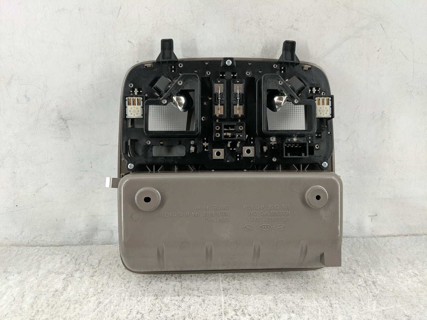 2010-2016 Hyundai Tucson Overhead Roof Console Tan 1484115 - Oemusedautoparts1.com