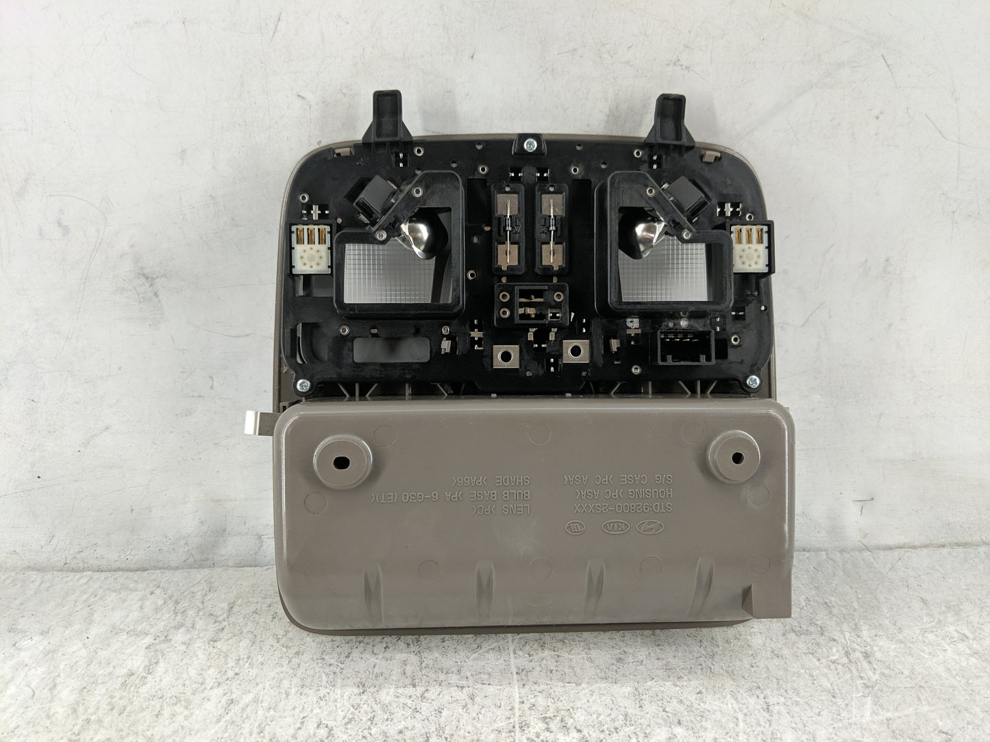 2010-2016 Hyundai Tucson Overhead Roof Console Tan 1484115 - Oemusedautoparts1.com