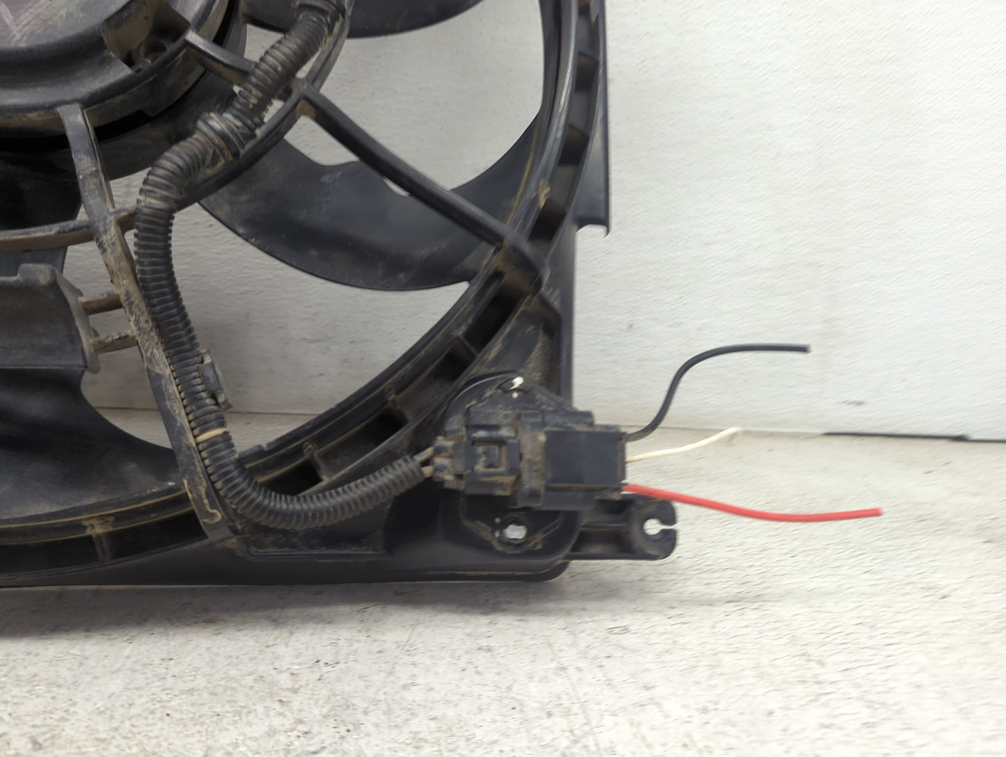 2010-2013 Hyundai Tucson Electric Radiator Cooling Fan Motor Assembly Fits Fits 2010 2011 2012 2013 OEM Used Auto Parts - Oe