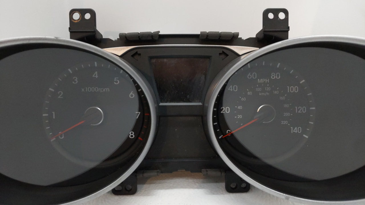 2010-2013 Hyundai Tucson Instrument Cluster Speedometer Gauges P/N:94001-2S585 Fits Fits 2010 2011 2012 2013 OEM Used Auto P