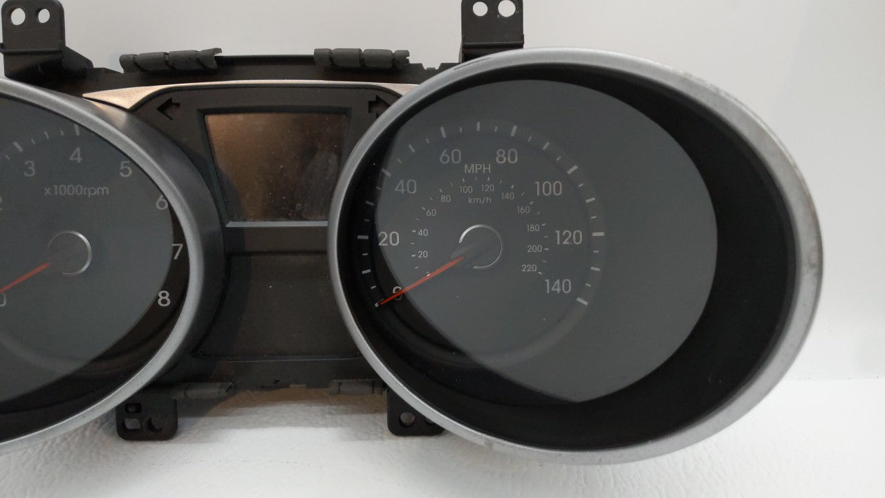 2010-2013 Hyundai Tucson Instrument Cluster Speedometer Gauges P/N:94001-2S585 Fits Fits 2010 2011 2012 2013 OEM Used Auto P