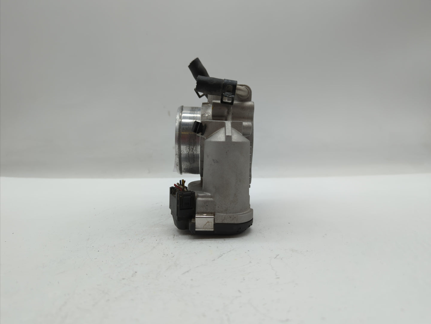 2010-2013 Hyundai Tucson Throttle Body P/N:35100-25400 35100-25200 Fits Fits 2006 2007 2008 2009 2010 2011 2012 2013 OEM Use