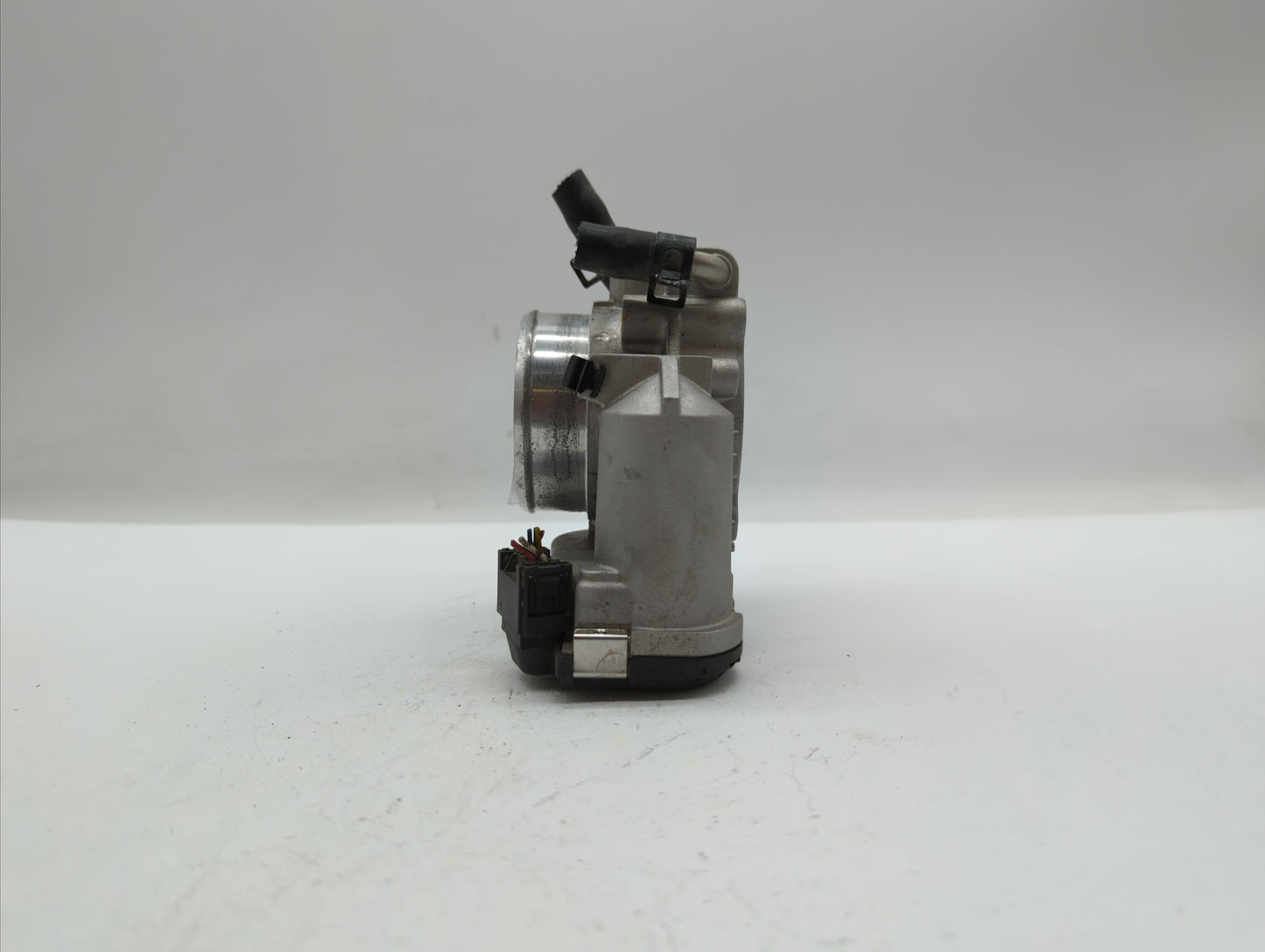 2010-2013 Hyundai Tucson Throttle Body P/N:35100-25400 35100-25200 Fits Fits 2006 2007 2008 2009 2010 2011 2012 2013 OEM Use