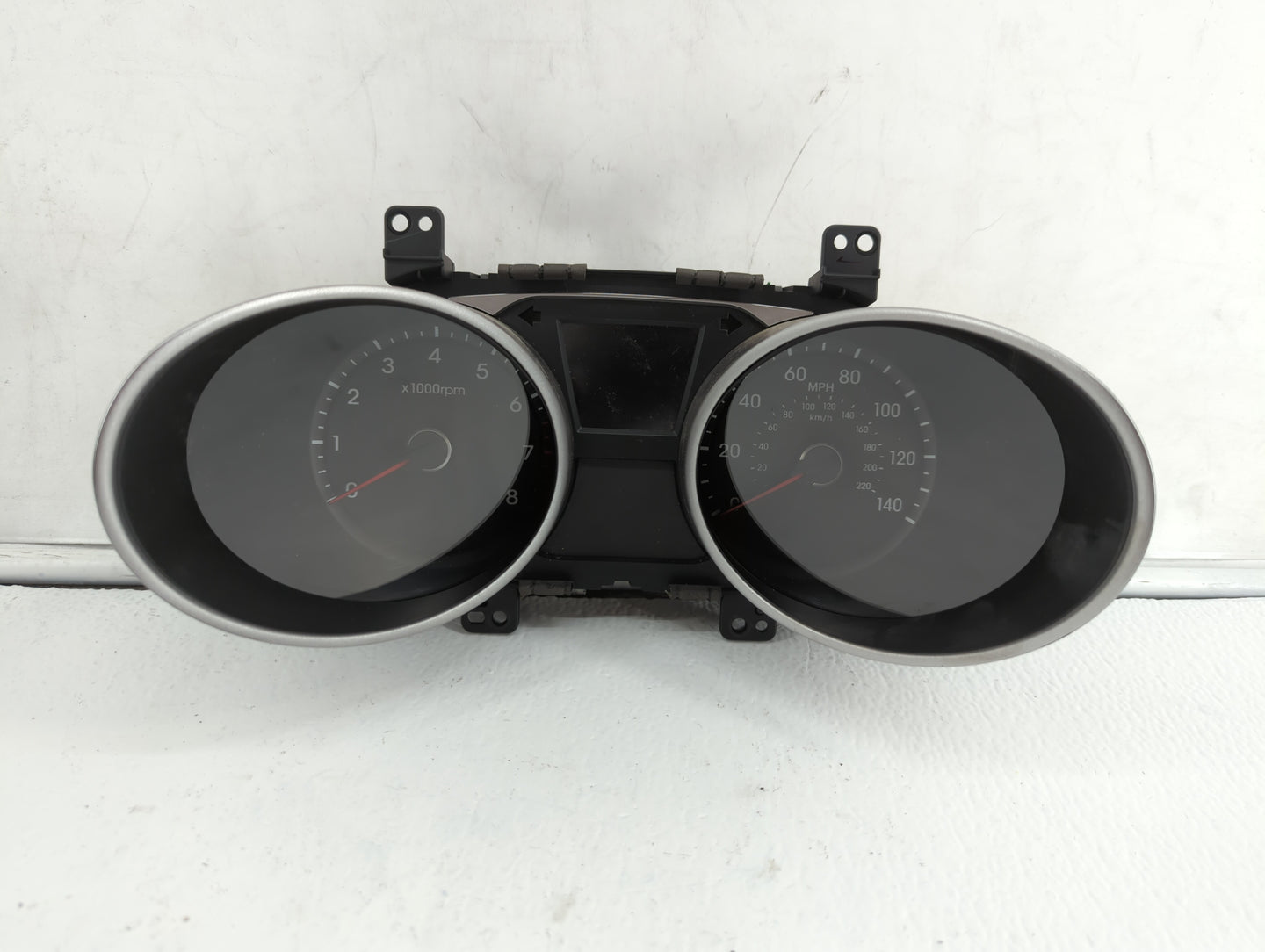 2010-2013 Hyundai Tucson Instrument Cluster Speedometer Gauges P/N:94001-2S580 94001-2S585 Fits Fits 2010 2011 2012 2013 OEM