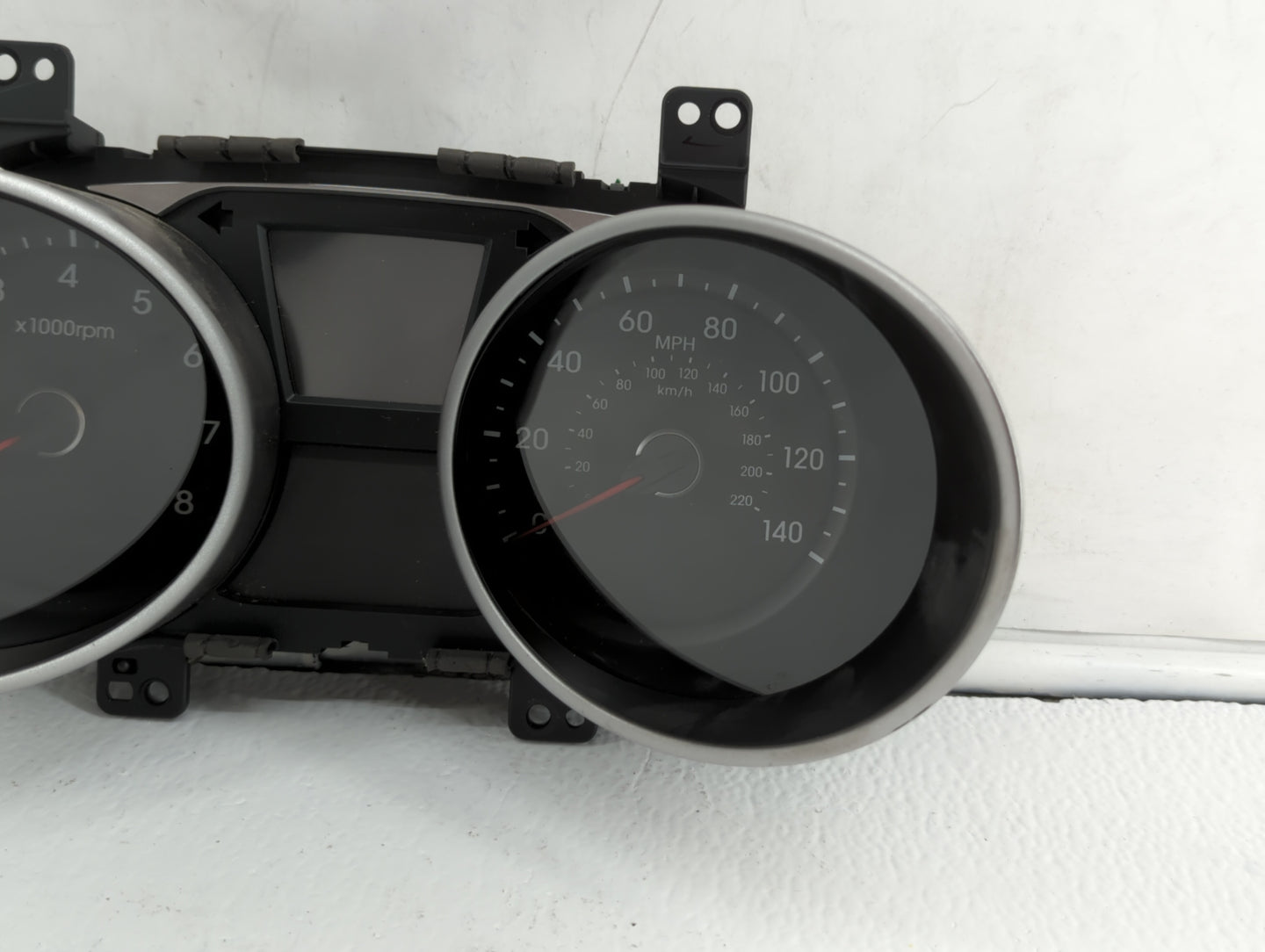 2010-2013 Hyundai Tucson Instrument Cluster Speedometer Gauges P/N:94001-2S580 94001-2S585 Fits Fits 2010 2011 2012 2013 OEM
