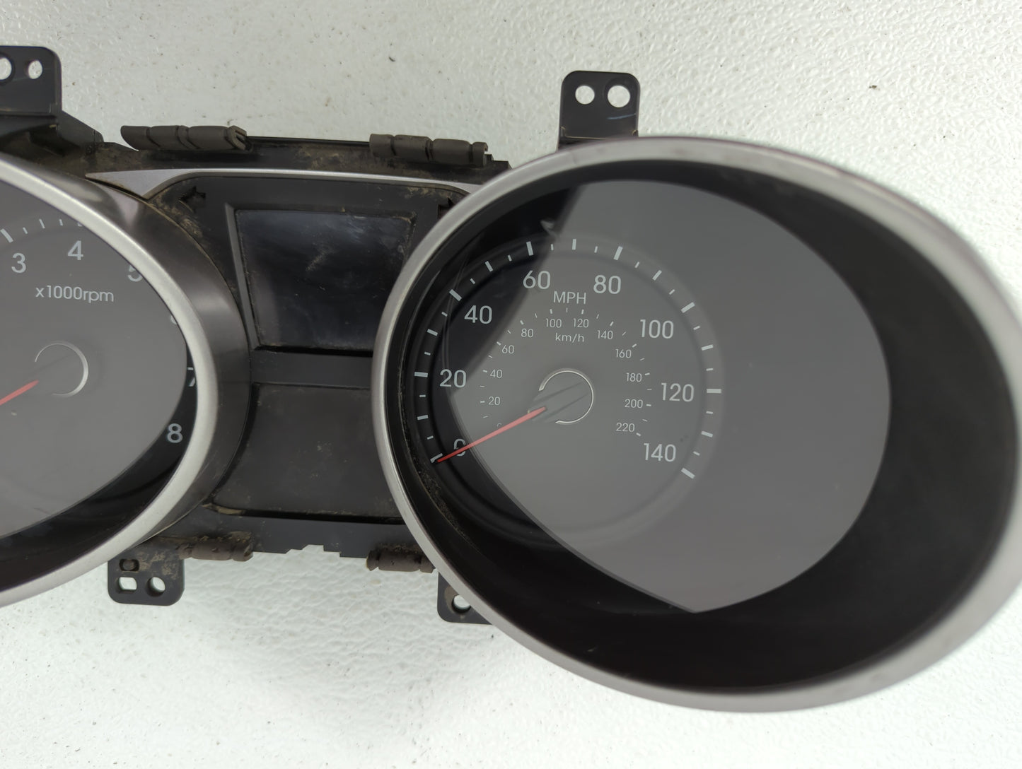 2010-2013 Hyundai Tucson Instrument Cluster Speedometer Gauges P/N:94001-2S570 94001-2S575 Fits Fits 2010 2011 2012 2013 OEM