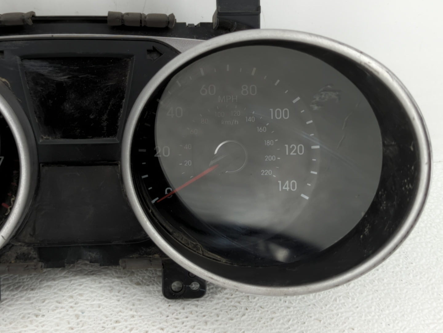2010-2013 Hyundai Tucson Instrument Cluster Speedometer Gauges P/N:94001-2S570 94001-2S575 Fits Fits 2010 2011 2012 2013 OEM