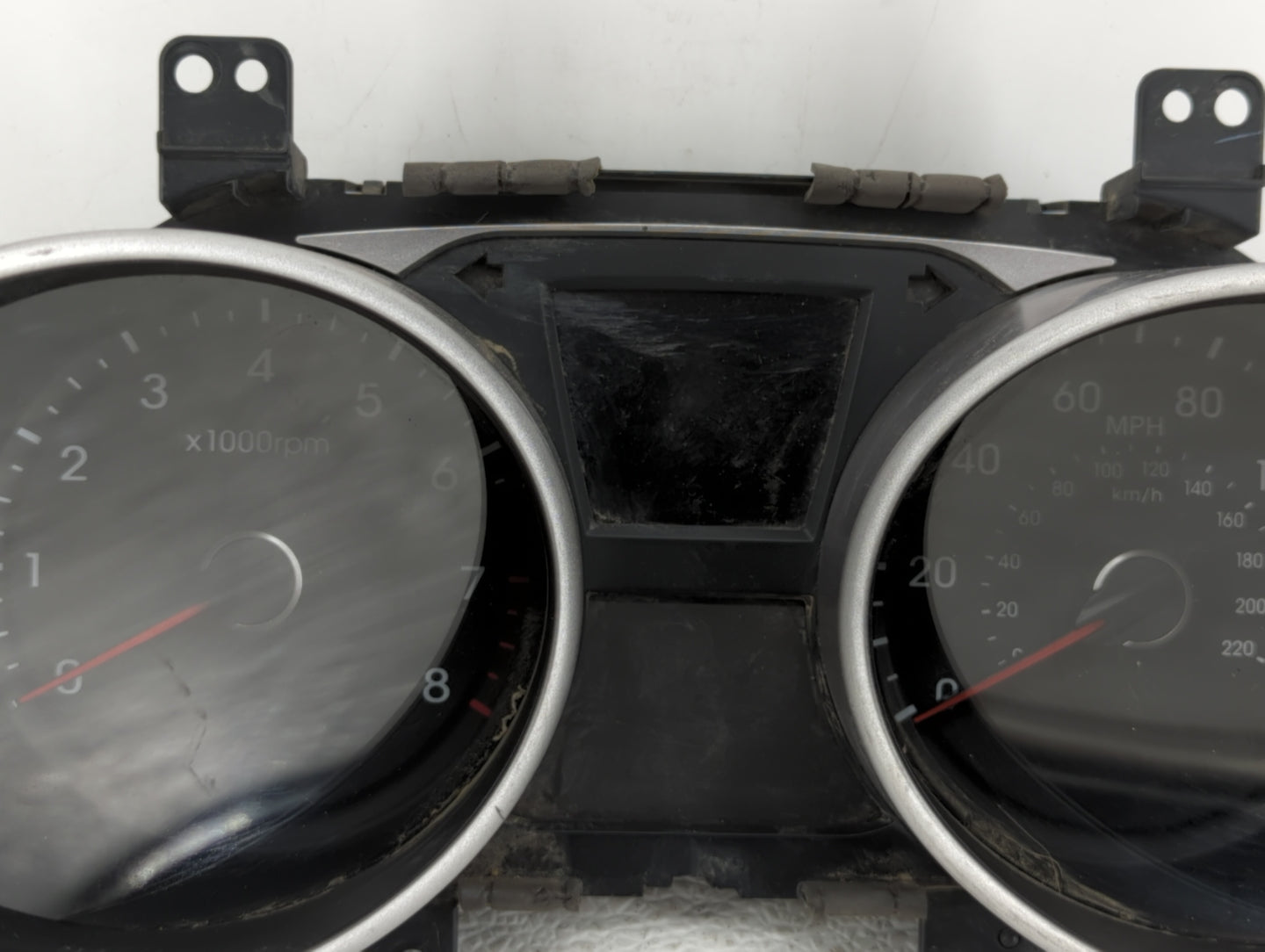 2010-2013 Hyundai Tucson Instrument Cluster Speedometer Gauges P/N:94001-2S570 94001-2S575 Fits Fits 2010 2011 2012 2013 OEM