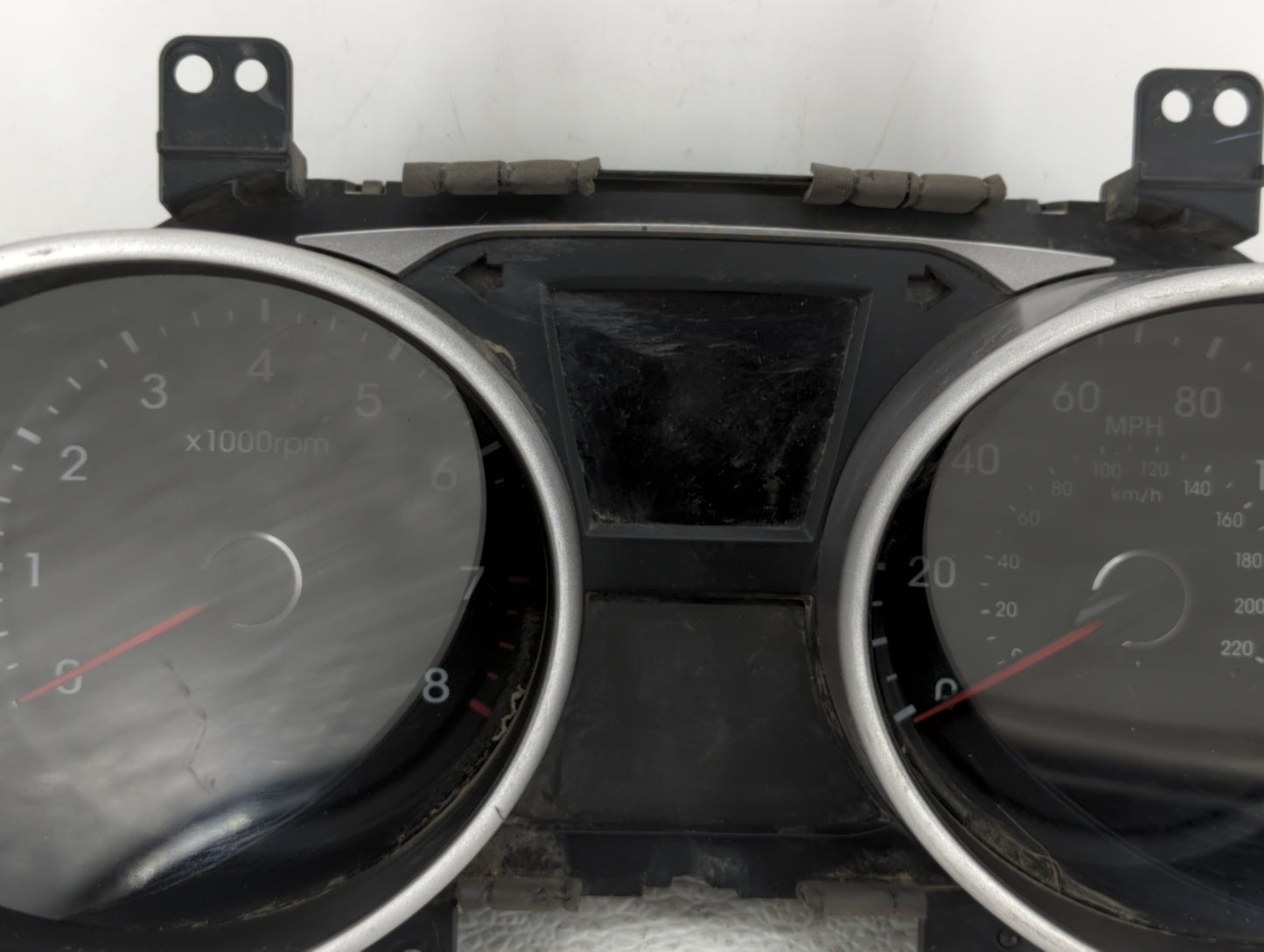 2010-2013 Hyundai Tucson Instrument Cluster Speedometer Gauges P/N:94001-2S570 94001-2S575 Fits Fits 2010 2011 2012 2013 OEM