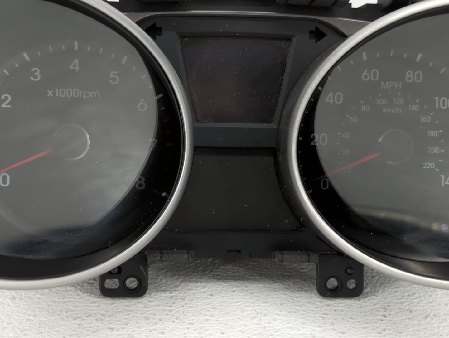 2010-2013 Hyundai Tucson Instrument Cluster Speedometer Gauges P/N:94001-2S580 94001-2S585 Fits Fits 2010 2011 2012 2013 OEM