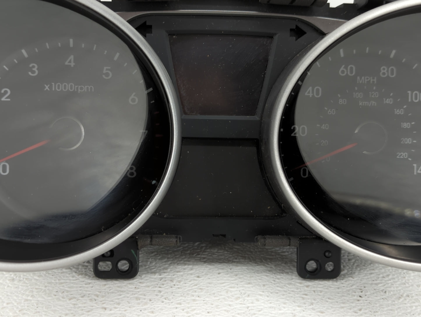 2010-2013 Hyundai Tucson Instrument Cluster Speedometer Gauges P/N:94001-2S580 94001-2S585 Fits Fits 2010 2011 2012 2013 OEM