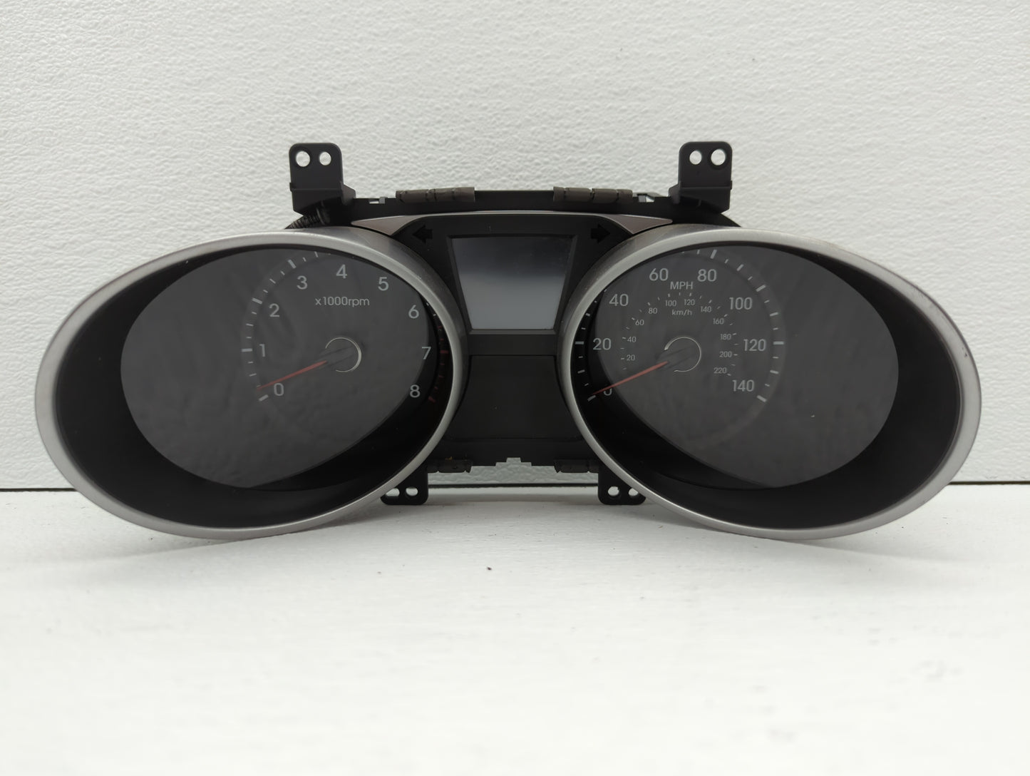 2010-2013 Hyundai Tucson Instrument Cluster Speedometer Gauges P/N:94001-2S570 94001-2S575 Fits Fits 2010 2011 2012 2013 OEM