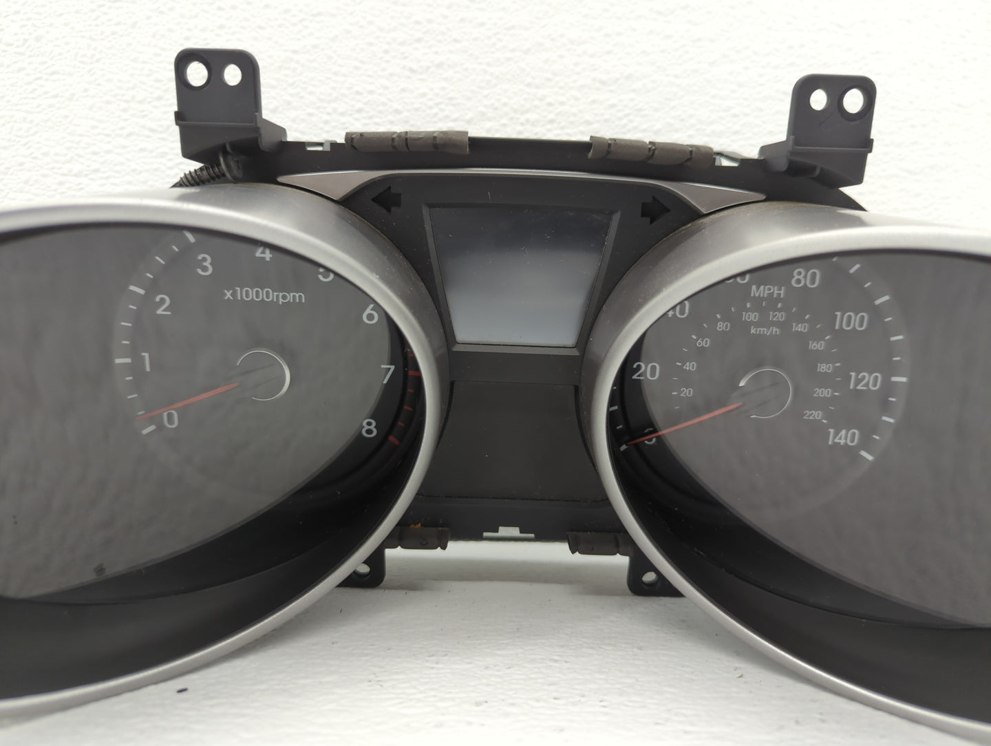 2010-2013 Hyundai Tucson Instrument Cluster Speedometer Gauges P/N:94001-2S570 94001-2S575 Fits Fits 2010 2011 2012 2013 OEM
