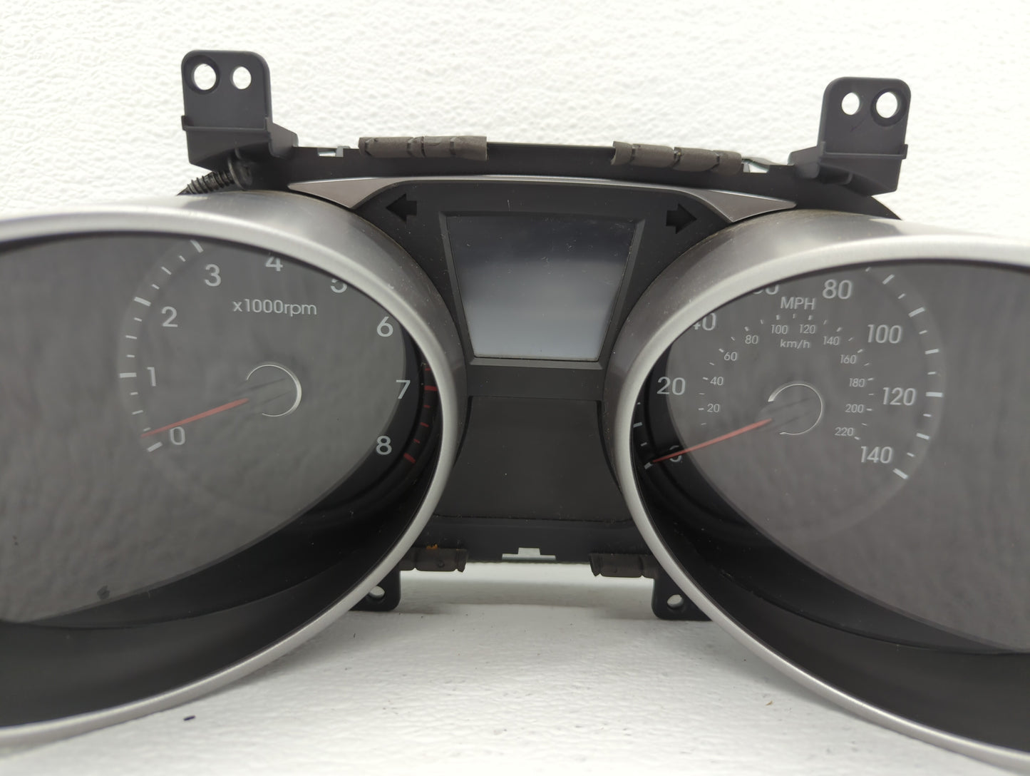2010-2013 Hyundai Tucson Instrument Cluster Speedometer Gauges P/N:94001-2S570 94001-2S575 Fits Fits 2010 2011 2012 2013 OEM