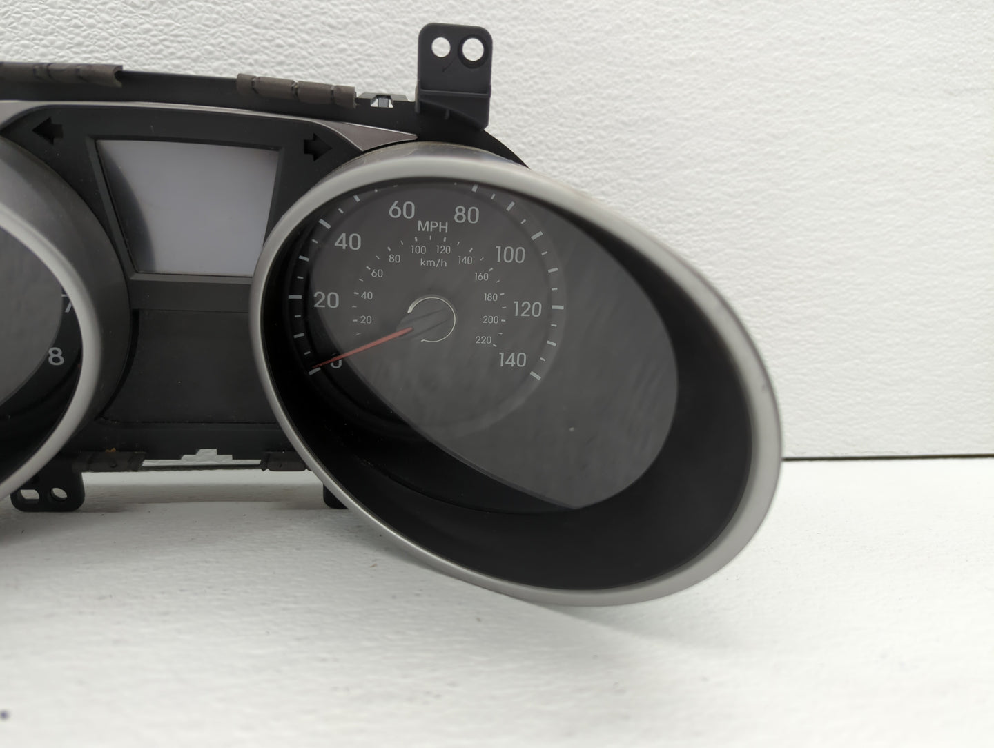 2010-2013 Hyundai Tucson Instrument Cluster Speedometer Gauges P/N:94001-2S570 94001-2S575 Fits Fits 2010 2011 2012 2013 OEM