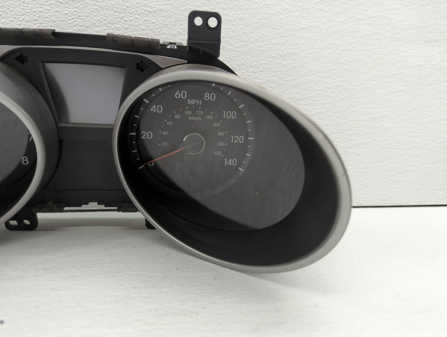 2010-2013 Hyundai Tucson Instrument Cluster Speedometer Gauges P/N:94001-2S570 94001-2S575 Fits Fits 2010 2011 2012 2013 OEM