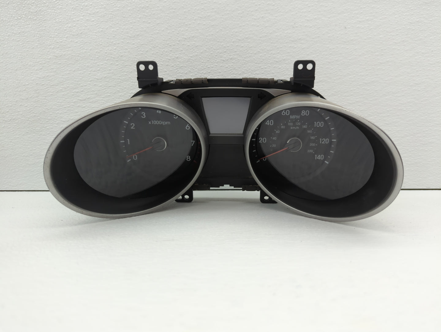 2010-2013 Hyundai Tucson Instrument Cluster Speedometer Gauges P/N:94001-2S570 94001-2S575 Fits Fits 2010 2011 2012 2013 OEM