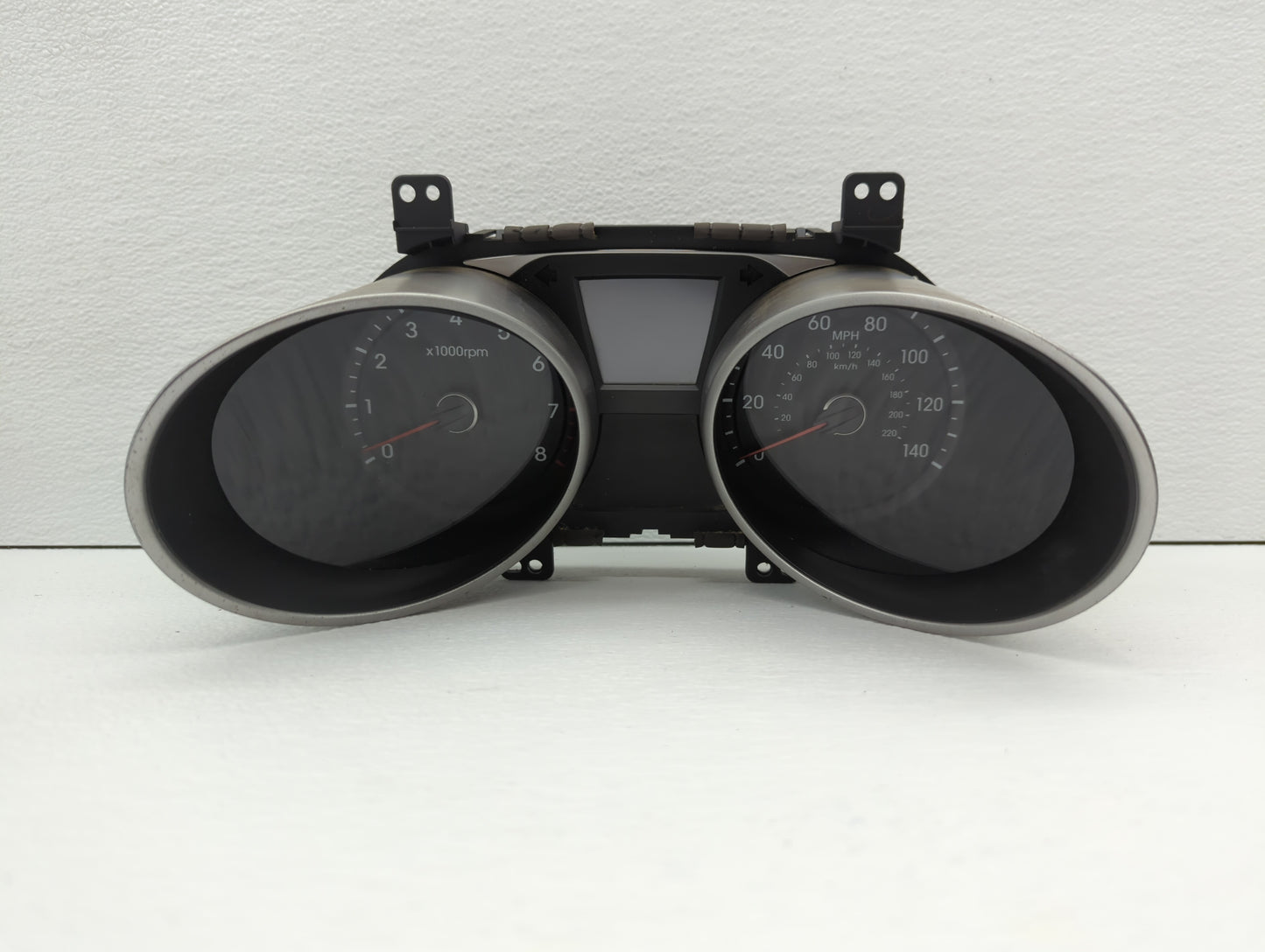 2010-2013 Hyundai Tucson Instrument Cluster Speedometer Gauges P/N:94001-2S570 94001-2S575 Fits Fits 2010 2011 2012 2013 OEM
