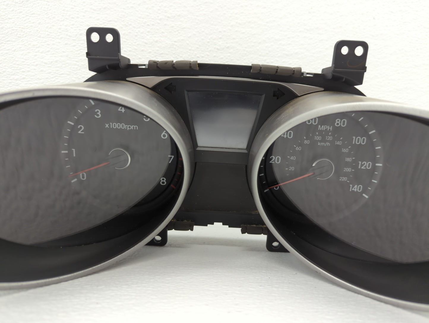 2010-2013 Hyundai Tucson Instrument Cluster Speedometer Gauges P/N:94001-2S570 94001-2S575 Fits Fits 2010 2011 2012 2013 OEM