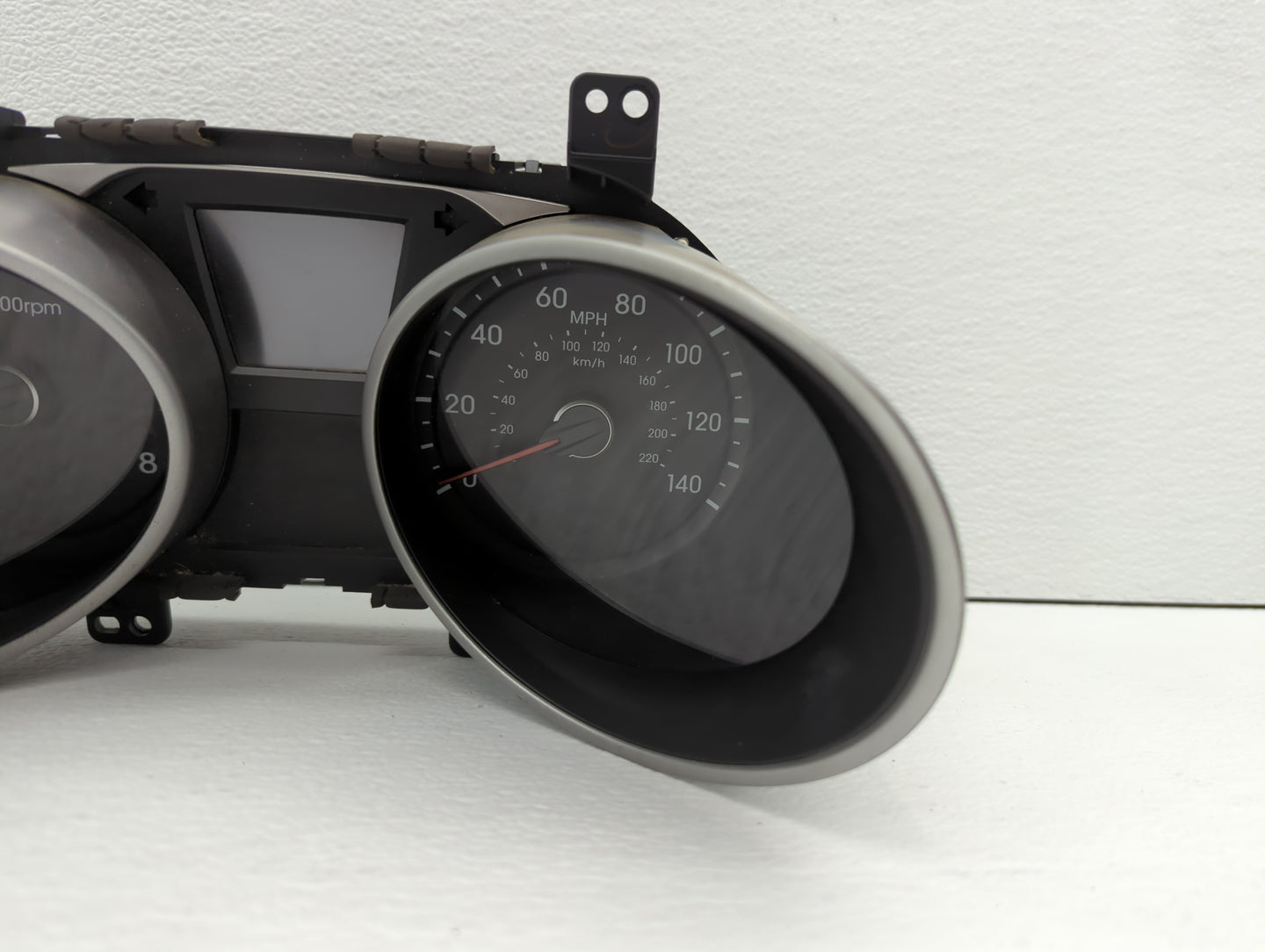 2010-2013 Hyundai Tucson Instrument Cluster Speedometer Gauges P/N:94001-2S570 94001-2S575 Fits Fits 2010 2011 2012 2013 OEM