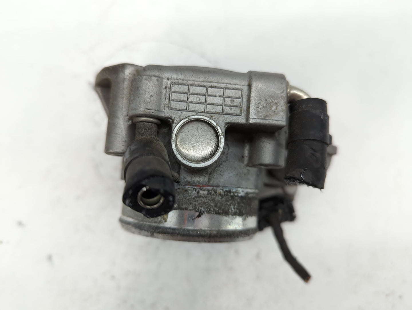 2010-2013 Hyundai Tucson Throttle Body P/N:35100-25400 Fits Fits 2006 2007 2008 2009 2010 2011 2012 2013 OEM Used Auto Parts