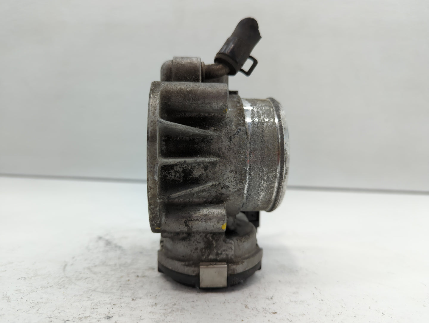2010-2013 Hyundai Tucson Throttle Body P/N:35100-25400 Fits Fits 2006 2007 2008 2009 2010 2011 2012 2013 OEM Used Auto Parts