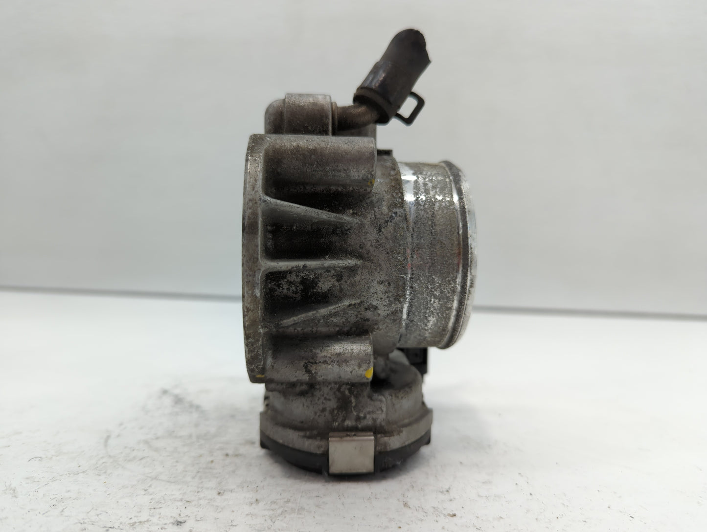 2010-2013 Hyundai Tucson Throttle Body P/N:35100-25400 Fits Fits 2006 2007 2008 2009 2010 2011 2012 2013 OEM Used Auto Parts