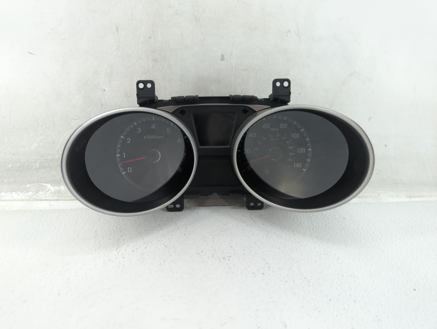 2010-2013 Hyundai Tucson Instrument Cluster Speedometer Gauges P/N:94001-2S585 Fits Fits 2010 2011 2012 2013 OEM Used Auto P