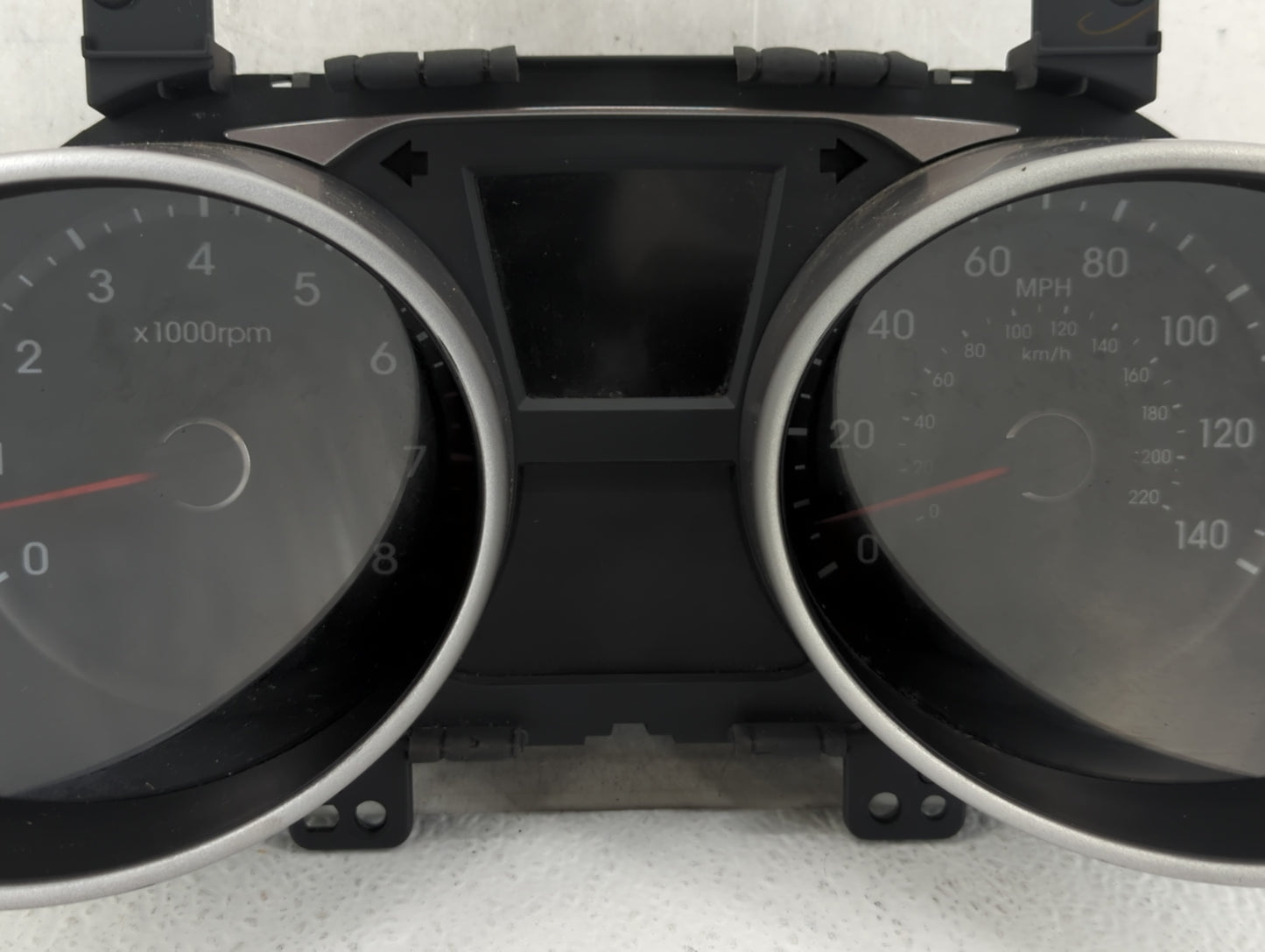 2010-2013 Hyundai Tucson Instrument Cluster Speedometer Gauges P/N:94001-2S585 Fits Fits 2010 2011 2012 2013 OEM Used Auto P