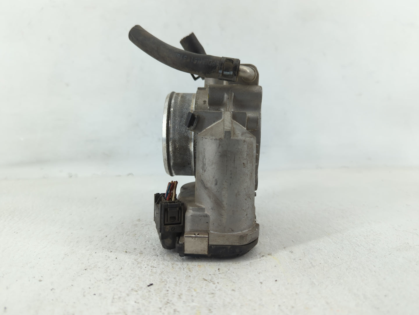2010-2013 Hyundai Tucson Throttle Body P/N:35100-25400 Fits Fits 2006 2007 2008 2009 2010 2011 2012 2013 OEM Used Auto Parts