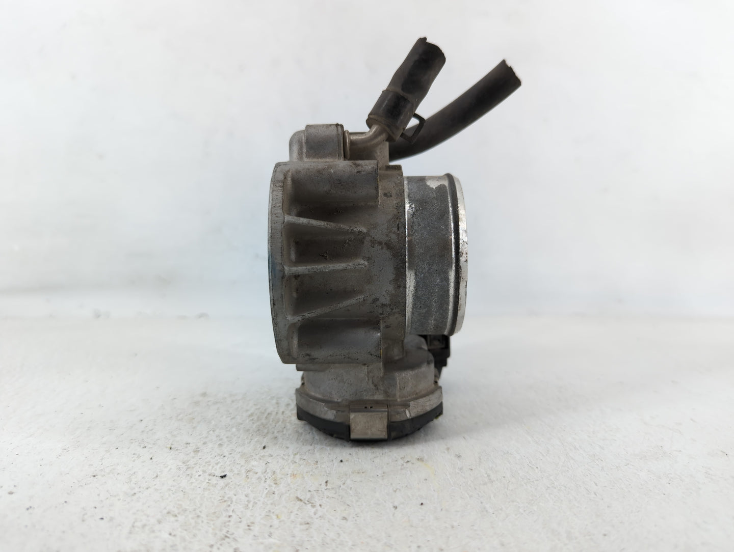 2010-2013 Hyundai Tucson Throttle Body P/N:35100-25400 Fits Fits 2006 2007 2008 2009 2010 2011 2012 2013 OEM Used Auto Parts