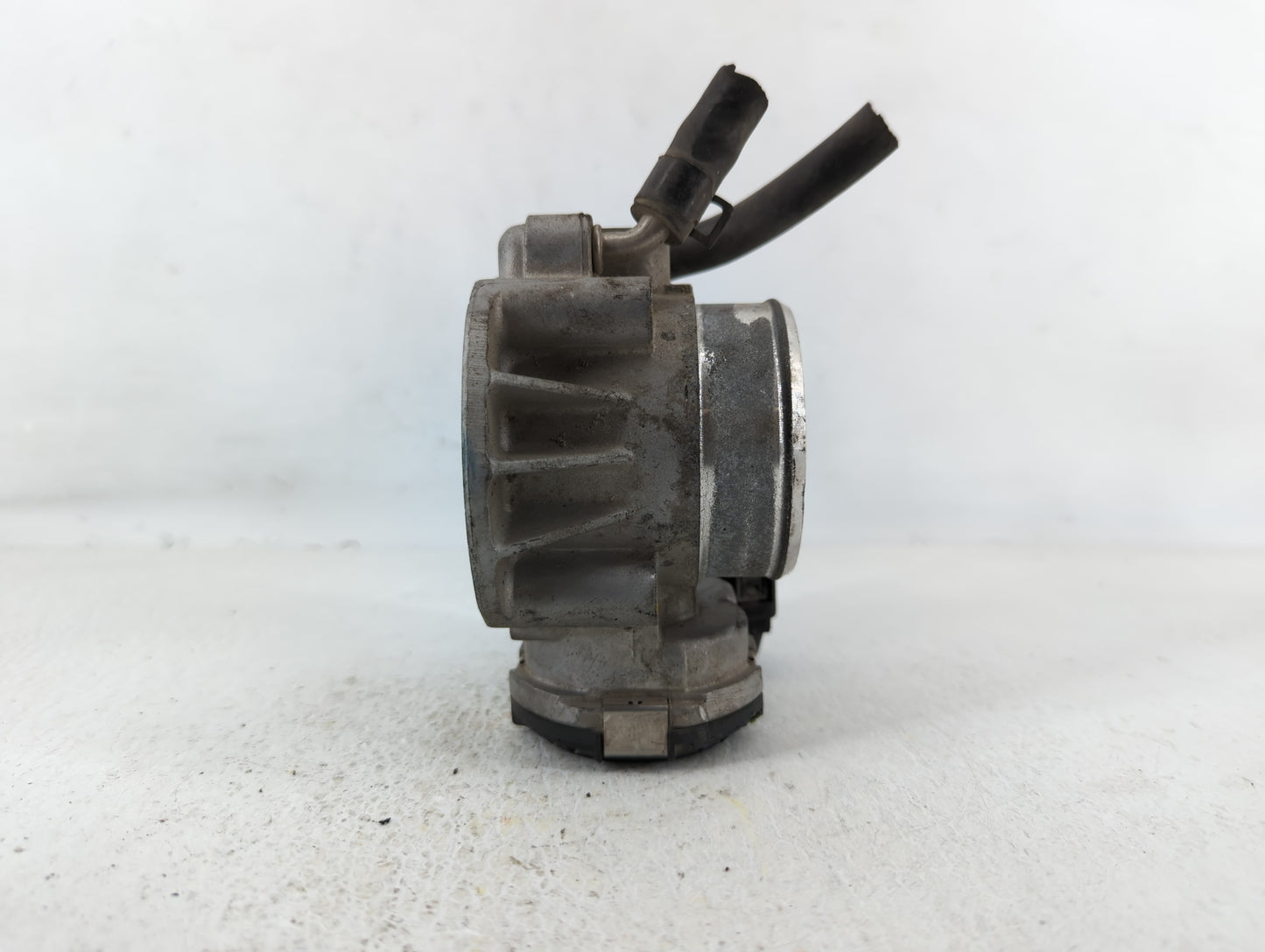 2010-2013 Hyundai Tucson Throttle Body P/N:35100-25400 Fits Fits 2006 2007 2008 2009 2010 2011 2012 2013 OEM Used Auto Parts