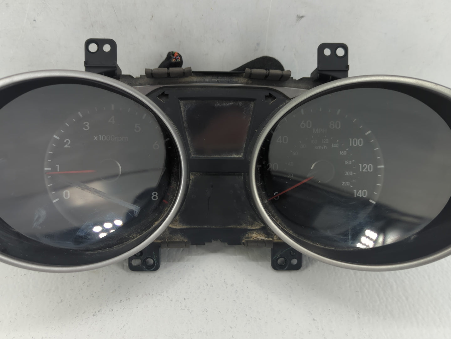 2010-2013 Hyundai Tucson Instrument Cluster Speedometer Gauges P/N:9400 1-2S570 Fits Fits 2010 2011 2012 2013 OEM Used Auto 