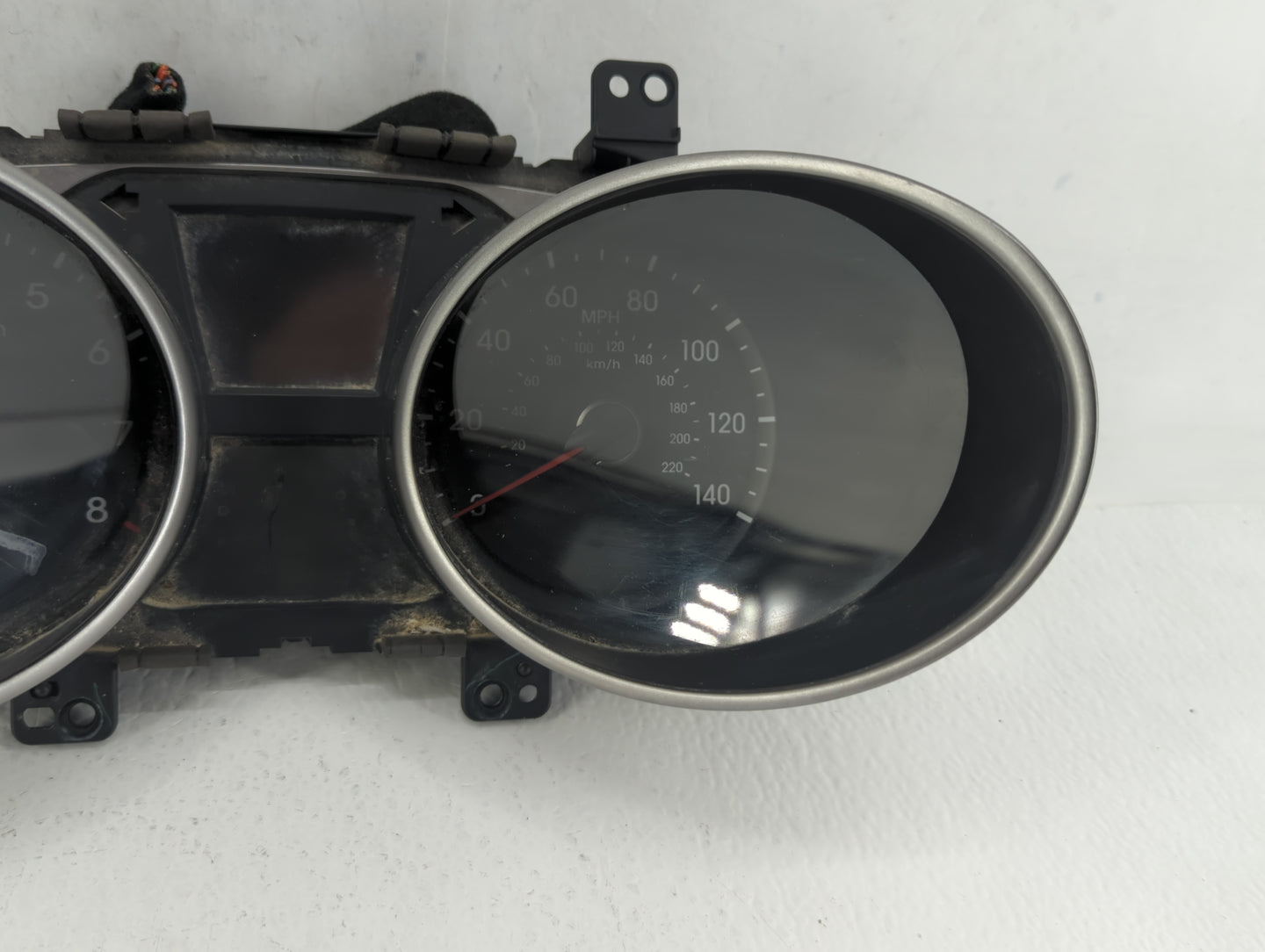 2010-2013 Hyundai Tucson Instrument Cluster Speedometer Gauges P/N:9400 1-2S570 Fits Fits 2010 2011 2012 2013 OEM Used Auto 