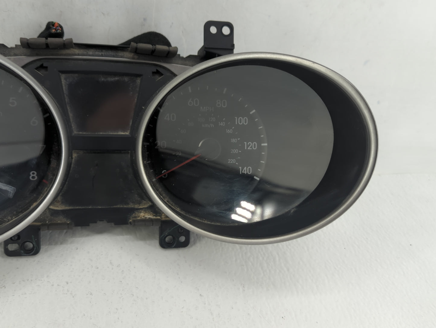 2010-2013 Hyundai Tucson Instrument Cluster Speedometer Gauges P/N:9400 1-2S570 Fits Fits 2010 2011 2012 2013 OEM Used Auto 