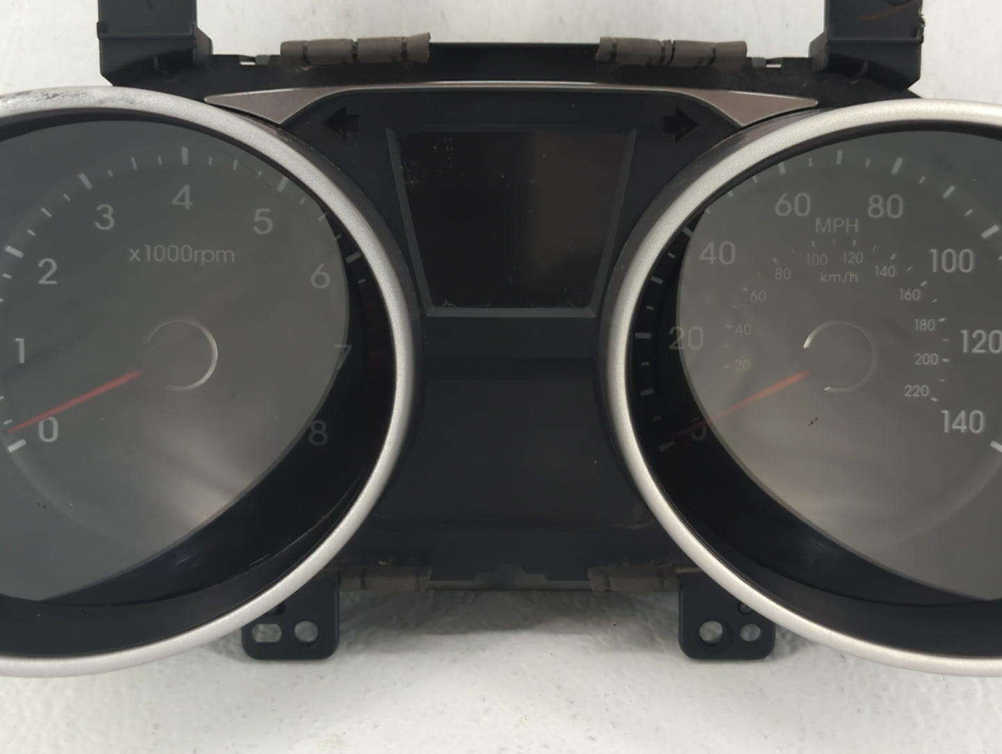 2010-2013 Hyundai Tucson Instrument Cluster Speedometer Gauges P/N:94001-2S575 Fits Fits 2010 2011 2012 2013 OEM Used Auto P