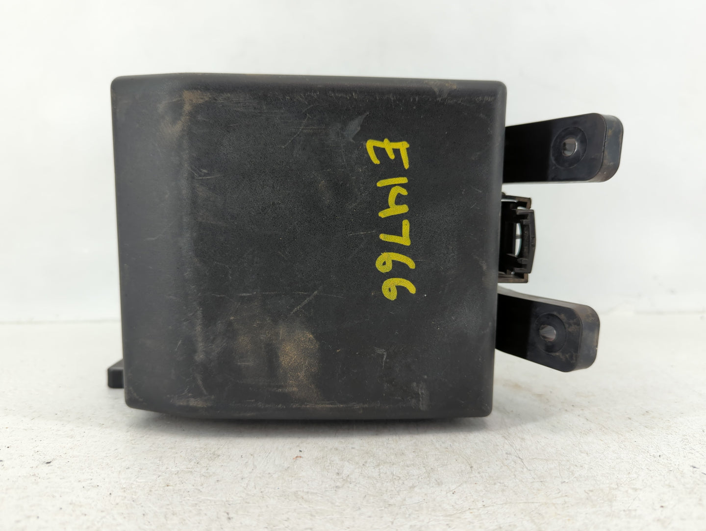 2011-2013 Hyundai Tucson Fusebox Fuse Box Panel Relay Module P/N:91402 2S054 Fits Fits 2011 2012 2013 OEM Used Auto Parts - 