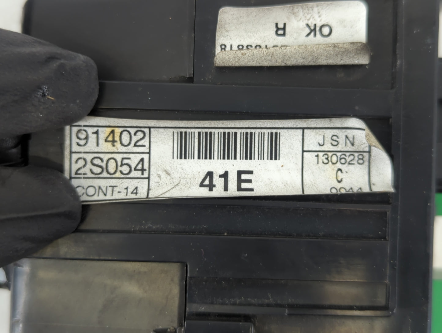 2011-2013 Hyundai Tucson Fusebox Fuse Box Panel Relay Module P/N:91402 2S054 Fits Fits 2011 2012 2013 OEM Used Auto Parts - 